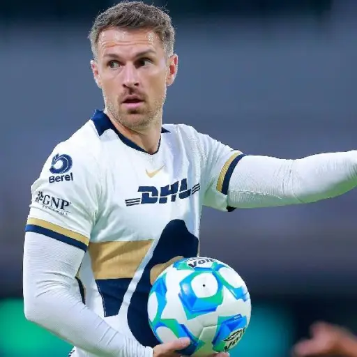 Aaron Ramsey se retira del fútbol y el mundo de los famosos respira. Cada vez que marcaba un gol, un famoso moría