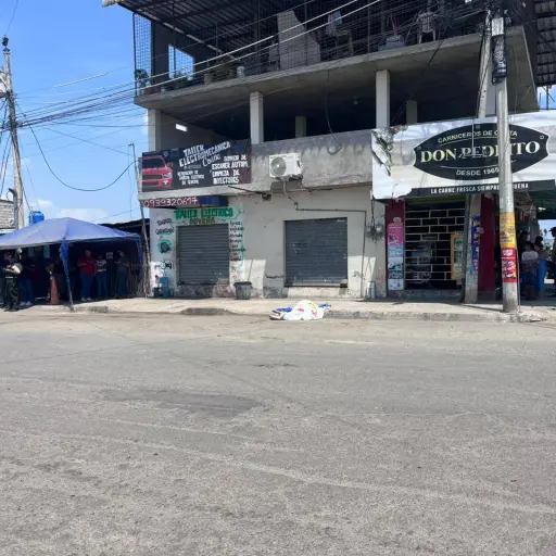 Chofer de “taxi amigo” es asesinado a tiros en un taller electromecánico en Urbirríos, Manta