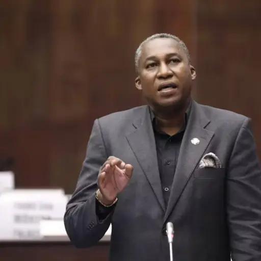 Roberto Cuero retoma funciones en la Asamblea tras cumplir suspensión de 30 días