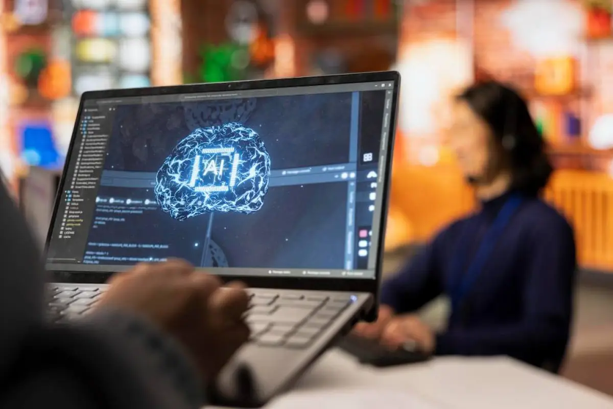 OpenAI combate técnica de destilación adversaria empleada por firmas chinas.