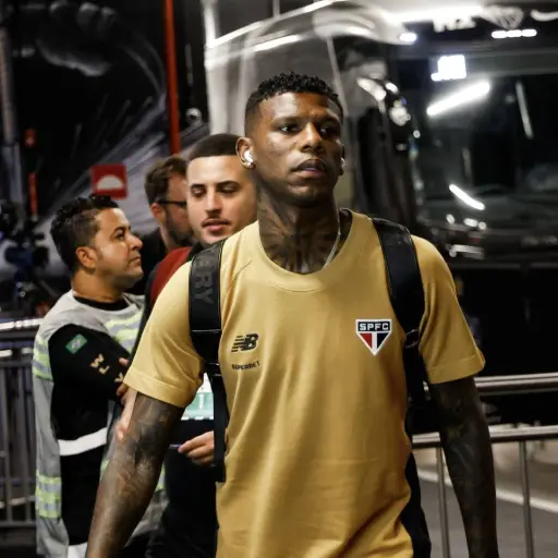 Robert Arboleda pone en duda su futuro en el São Paulo tras viajar a Ecuador sin permiso