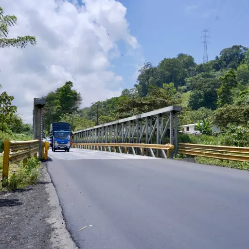 Restricción para transporte pesado se activa desde hoy en la vía Alóag-Santo Domingo por feriado de Semana Santa 