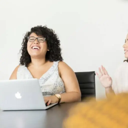 Iniciativas del gobierno para mujeres emprendedoras en Ecuador 2026