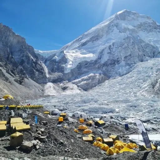 Monte Everest: Desarticulan red criminal que defraudó con 20 millones de dólares en rescates falsos