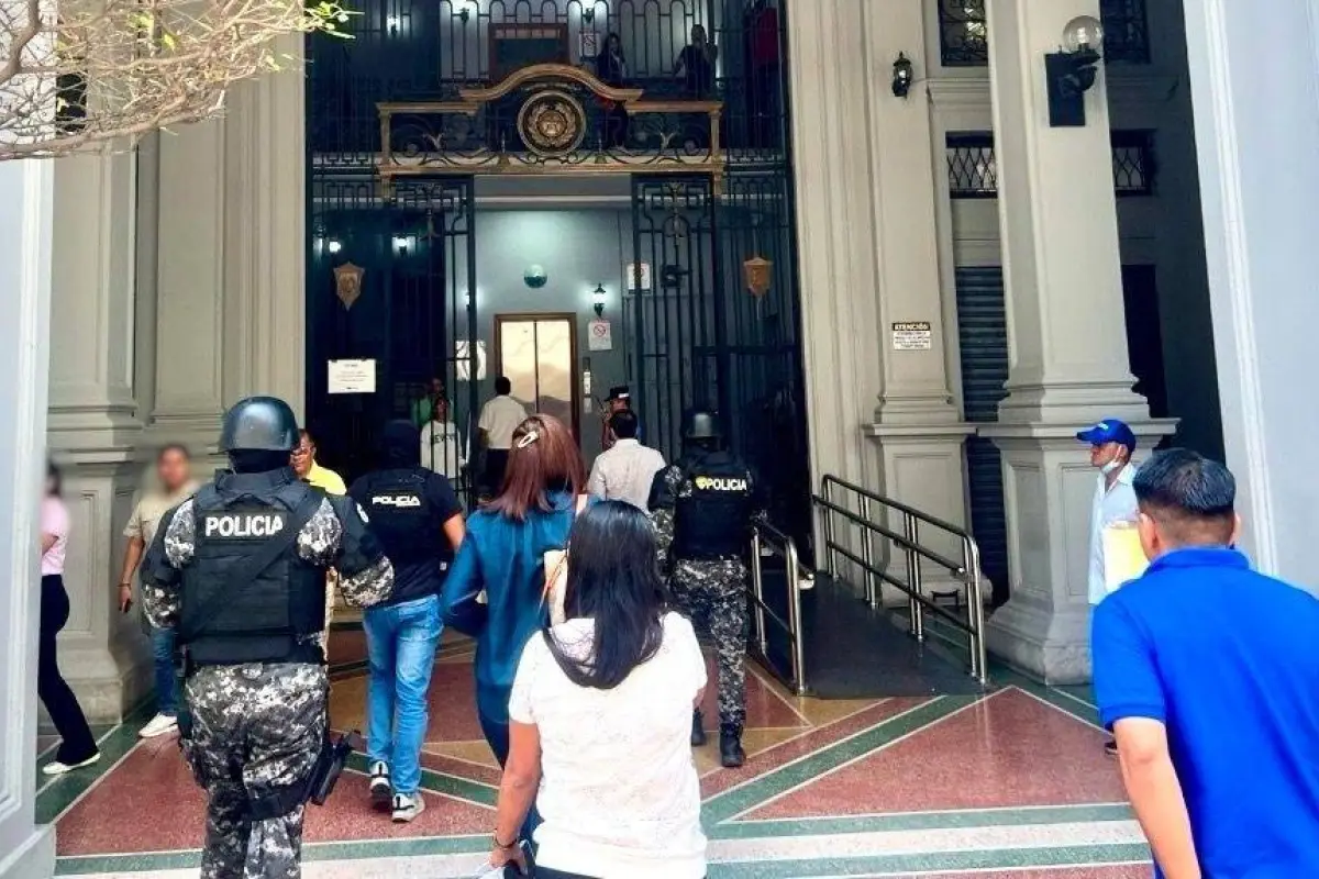 Allanamiento en el Municipio de Guayaquil fue por investigación de presunta falsificación de documentos, según Fiscalía., X: @FiscaliaEcuador