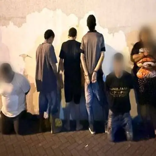 Policía detiene a seis presuntos integrantes de Los Lobos por extorsión en Ventanas