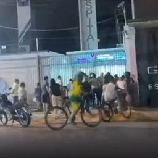 Explosión frente a centro médico en Machala deja daños y activa investigación por posible extorsión