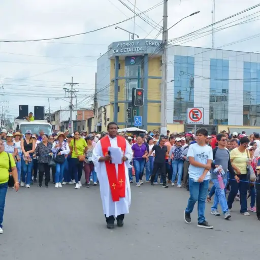 Tradición y devoción marcaron el camino del viacrucis por las calles del cantón Bolívar