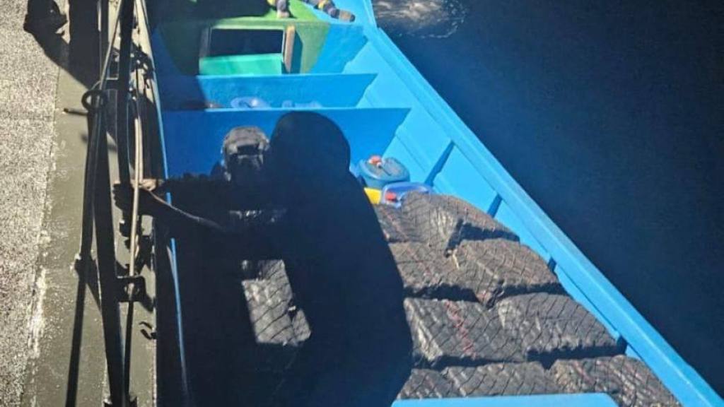 DETENCIÓN EN ALTA MAR: Decomiso de 1.5 toneladas de droga
