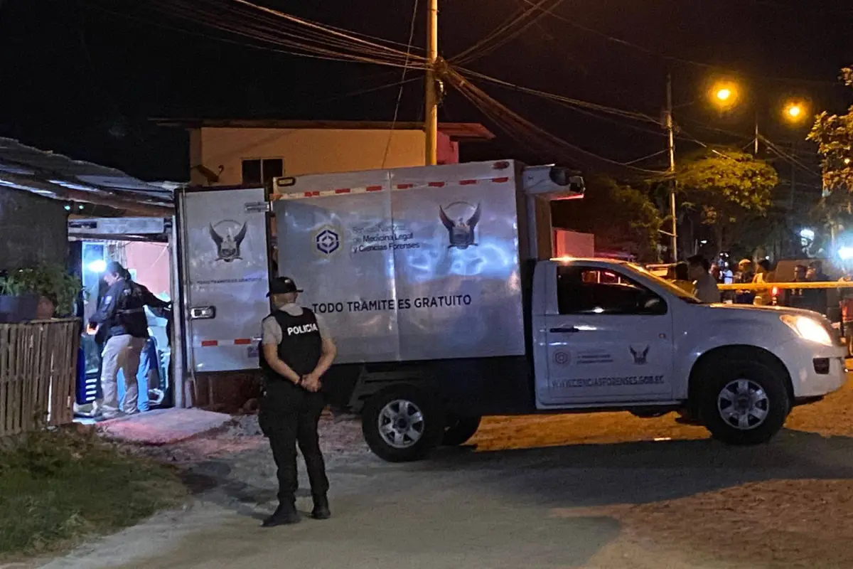 Cuatro víctimas en dos hechos violentos tendrían vínculo, según investigación policial en Manta.