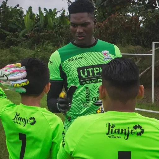 De Santo Domingo de los Tsáchilas a la Tri: el camino de David Cabezas hacia su primer partido con Ecuador