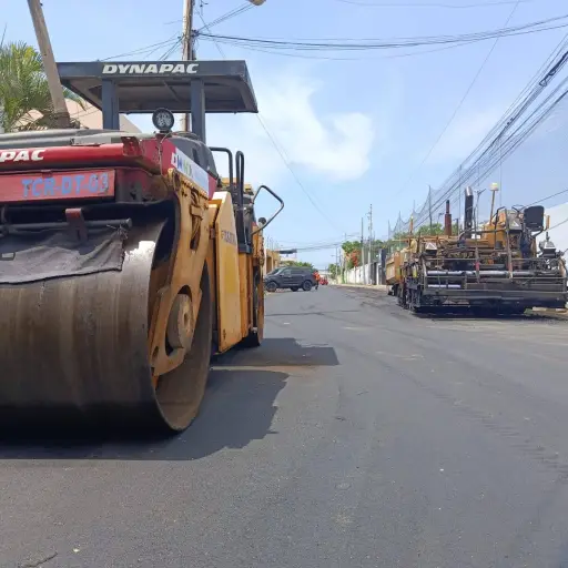 Demora en suministro de asfalto frena rehabilitación de calles en varios sectores de Manta