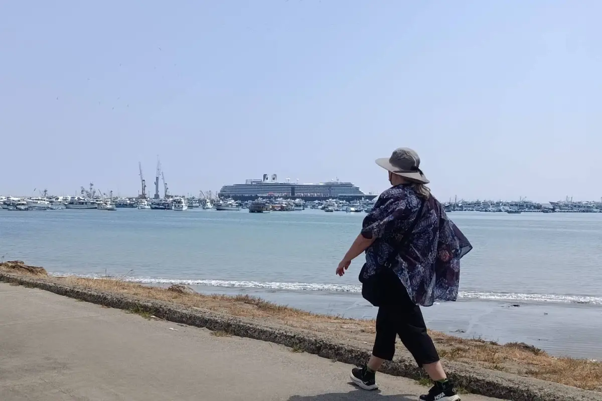 Crucero MS Oosterdam arribó este miércoles 1 de abril de 2026 a Manta., El Diario