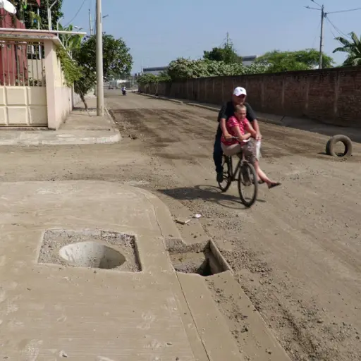 Más de un mes sin obreros: preocupación por obra inconclusa en Portoviejo