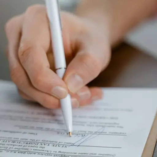 En Ecuador hay una ley que te protege de la “letra pequeña” de los contratos por compra de bienes o servicios