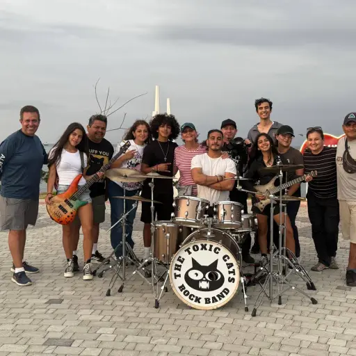 Banda ecuatoriana promociona a Manta con canción difundida internacionalmente