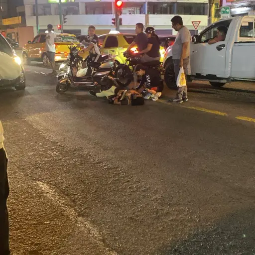 Accidente en el sector de la Casa Rosada de Portoviejo deja dos mujeres lesionadas y vehículos retenidos