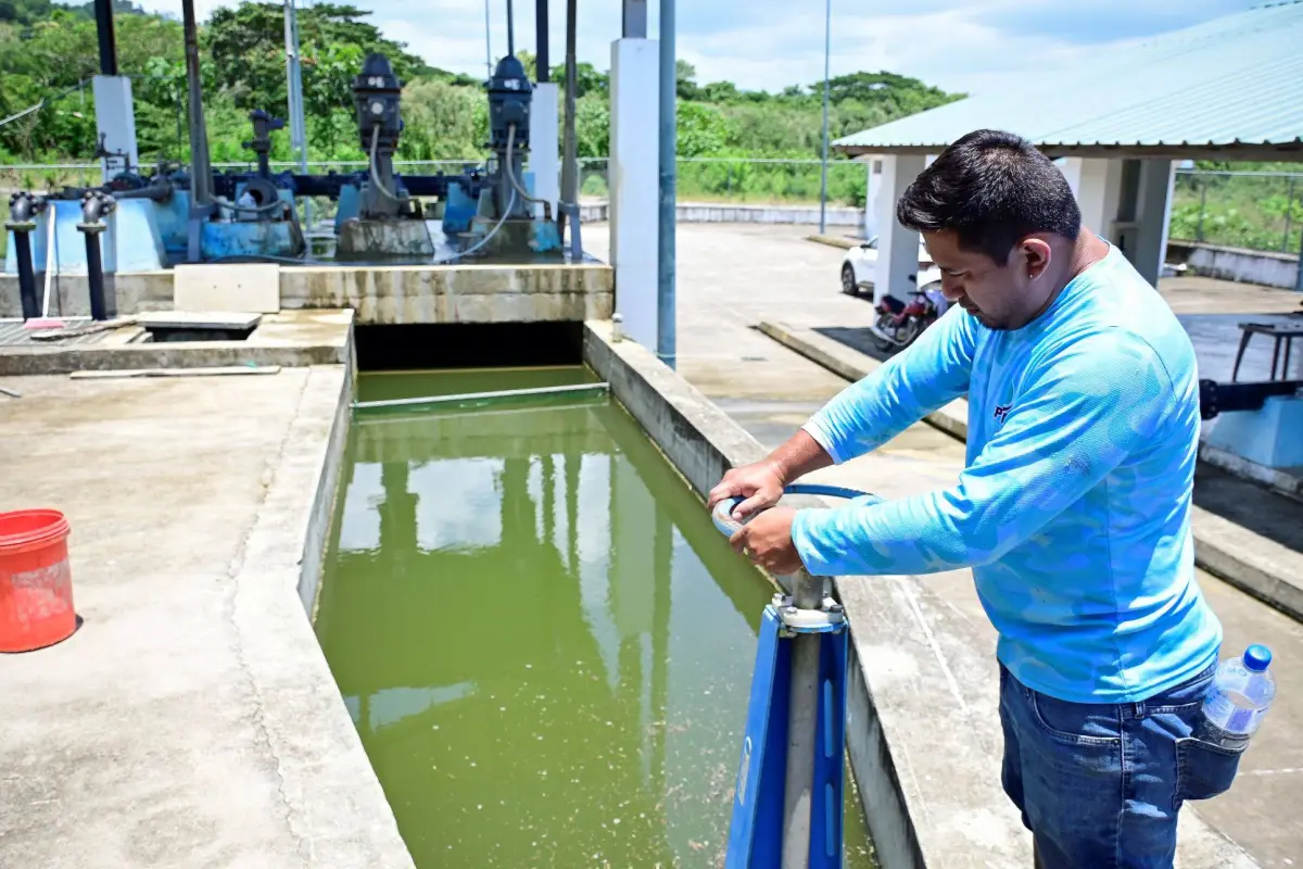 La planta de tratamiento de agua potable de Jama se construyó con dinero de la Ley de Solidaridad, pero no quitaron rubros., El Diario