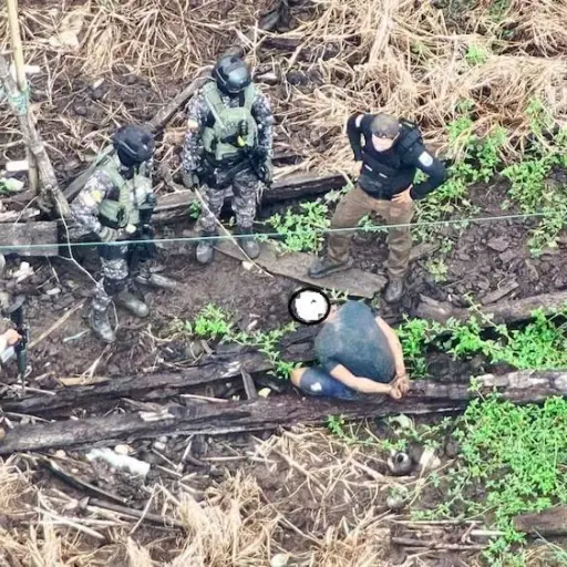 Capturan a presunto cabecilla de ‘Los Chechenos’ en operativo militar en el norte de Esmeraldas