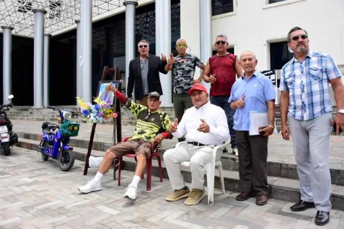 Integrantes del colectivo se manifiestan todos miércoles en los exteriores del Palacio de Justicia., El Diario.