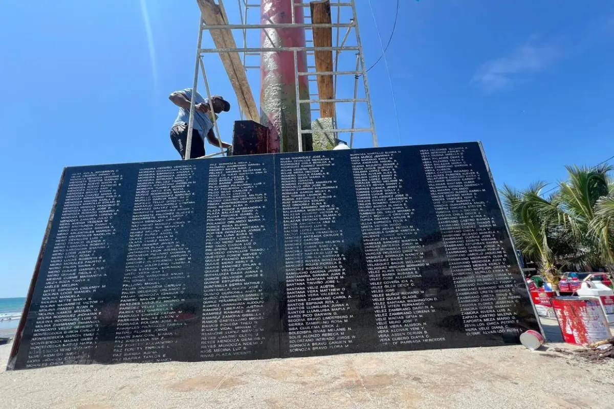 Los trabajos comprenden el pintado del monumento., El Diario