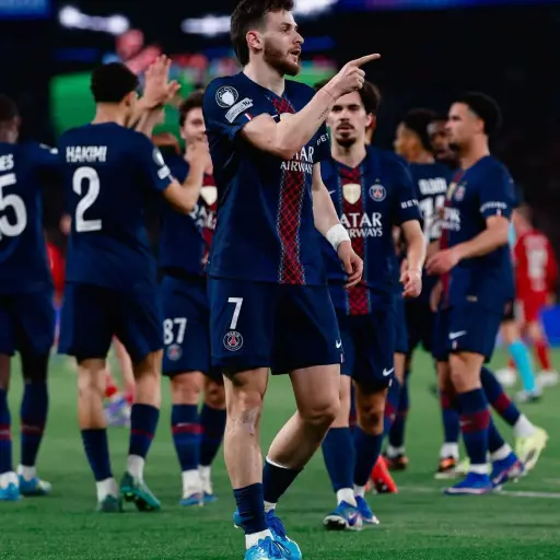 Willian Pacho titular en la victoria de PSG ante Liverpool en el Parque de los Príncipes  