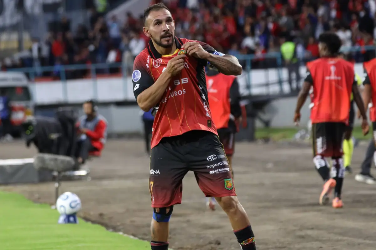 Lucas Mancinelli celebra el gol del triunfo del Deportivo Cuenca