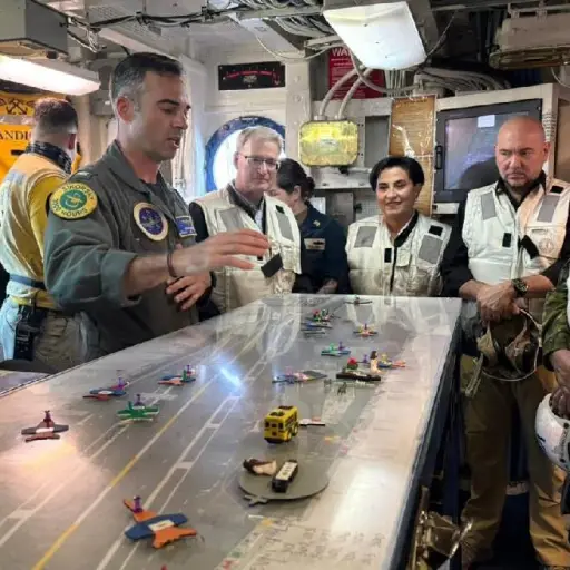 Armadas de Ecuador y EE. UU. ejecutan maniobras conjuntas en el Pacífico para combatir delitos transnacionales