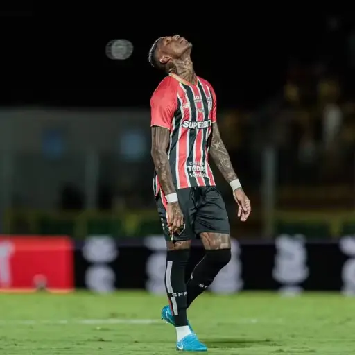 Sao Paulo analiza rescindir contrato de Robert Arboleda por ausencia injustificada