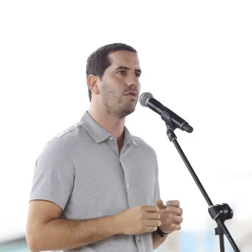 Ministro Roberto Luque detalla avances en Plaza San Gregorio, puentes Quimís y Lodana y nuevos proyectos viales que ejecutará el Gobierno en Manabí