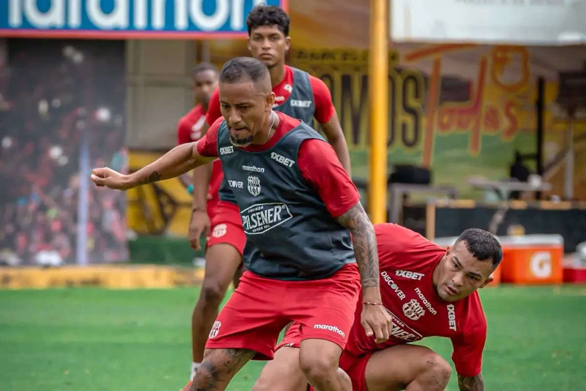 Jefferson Intriago sería titular ante Leones FC este viernes