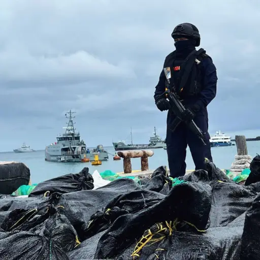 Así operan las rutas marítimas del narcotráfico que la Armada del Ecuador intenta frenar en altamar