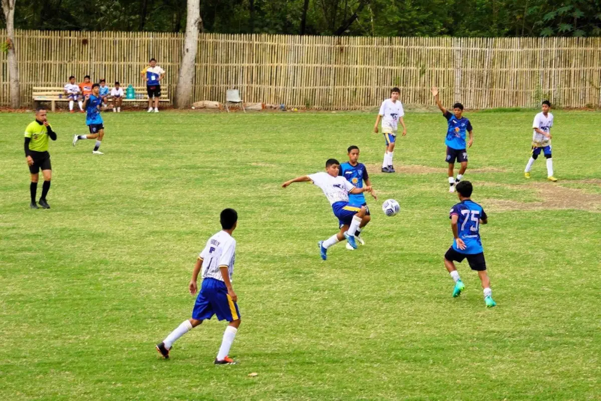 Asociación de Escuelas de Fútbol de Portoviejo gestiona terrenos para canchas y sede, cortesía