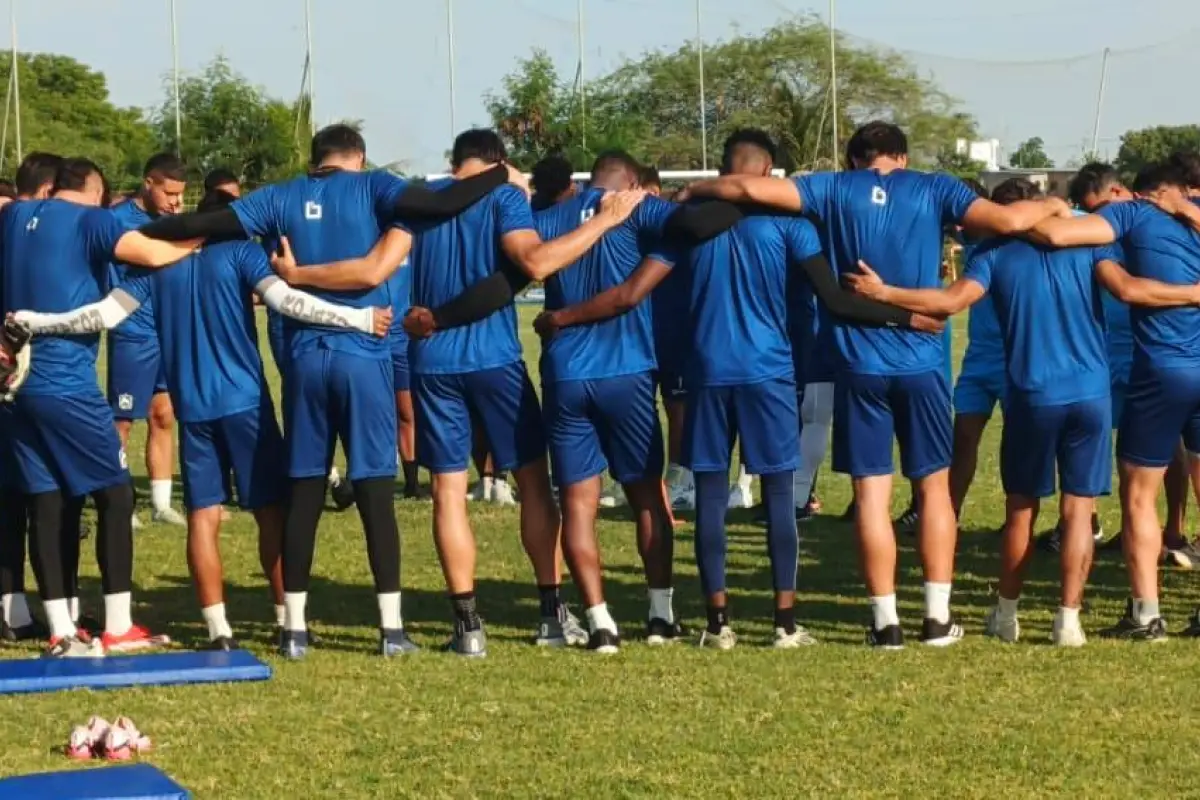 Jugadores de Delfín durante un entrenamiento en el complejo Los Geranios. , Delfín SC