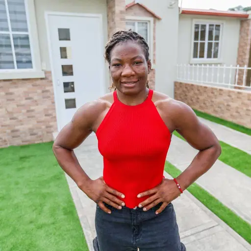 Génesis Reasco, primera campeona mundial senior de Ecuador en lucha, obtiene vivienda propia en Manabí