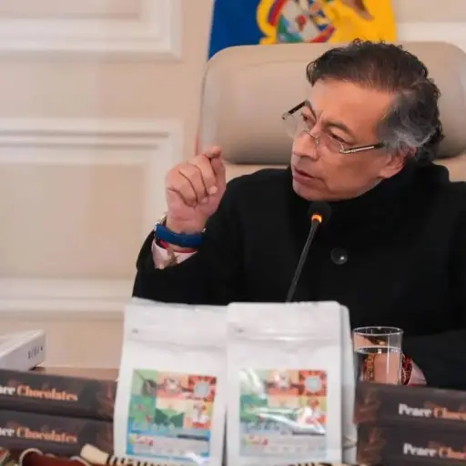 Gustavo Petro califica de “monstruosidad” el aumento de aranceles de Ecuador y anuncia acercamiento al Mercosur