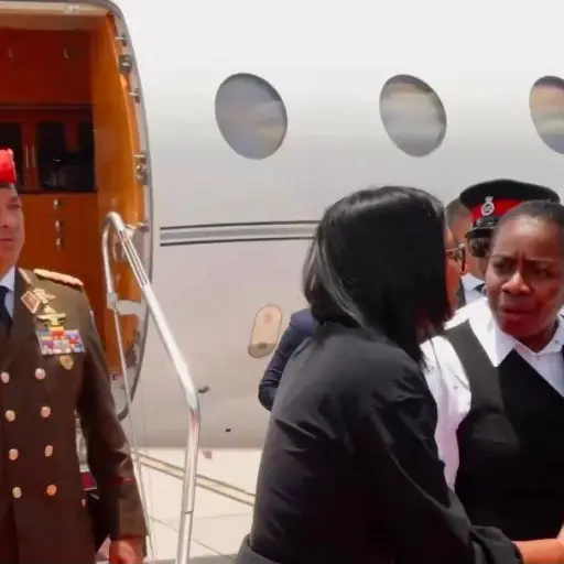 Delcy Rodríguez realiza su primer viaje exterior a Granada como presidenta encargada de Venezuela