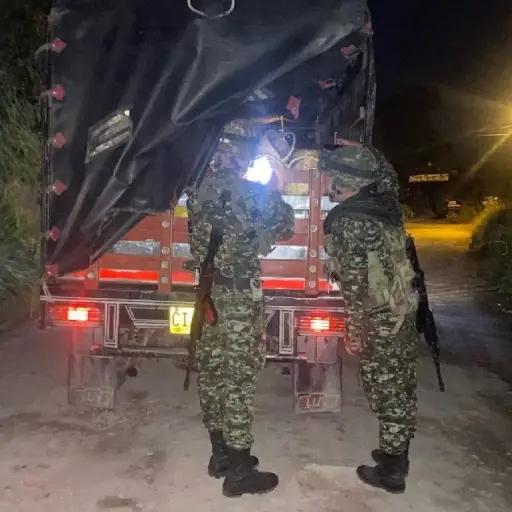 Colombia despliega 15 mil militares en la frontera con Ecuador tras incremento de tensiones diplomáticas