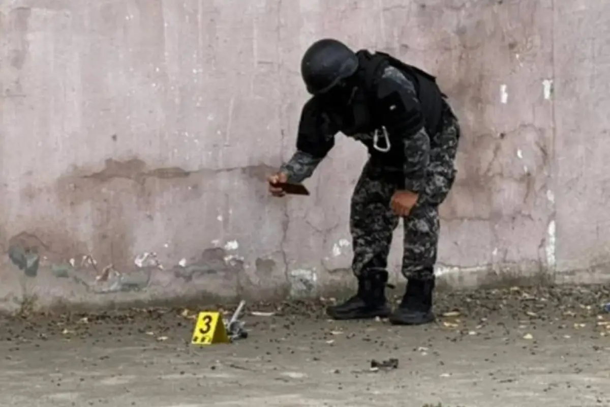 Agentesde Policía, expertos en explosivos llegaron al lugar del ataque para iniciar con las investigaciones., Foto: X Policía Nacional 
