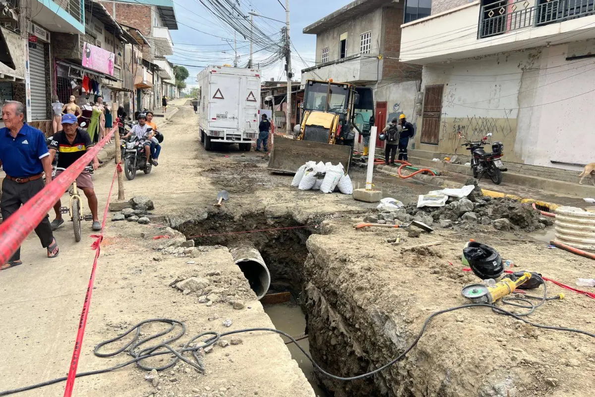 La vía principal hacia el sector El Milagro, en Picoazá, estará cerrada para construir el último tramo del colector principal., El Diario