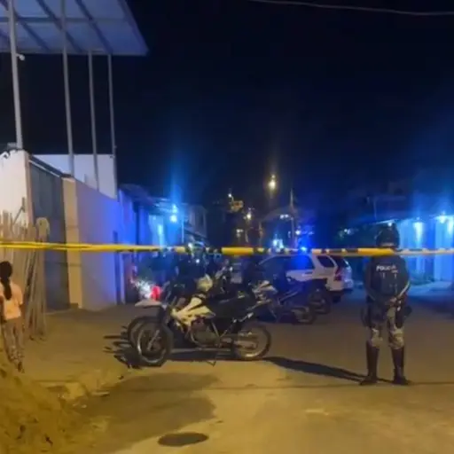 Agresión a periodistas durante cobertura policial genera rechazo en Manta