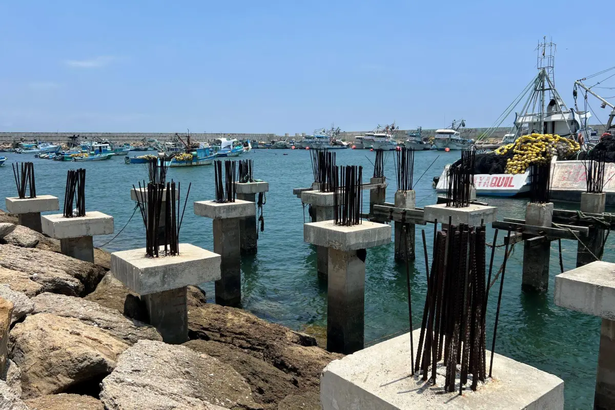 El muelle pesquero en la parroquia Crucita quedó inconcluso., El Diario