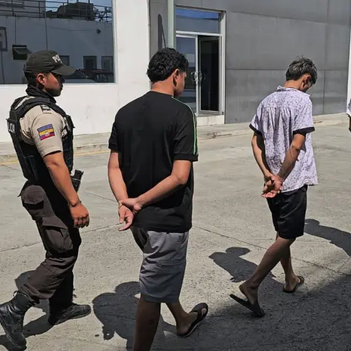 Detienen a tres hombres por tenencia ilegal de arma de fuego en Jaramijó