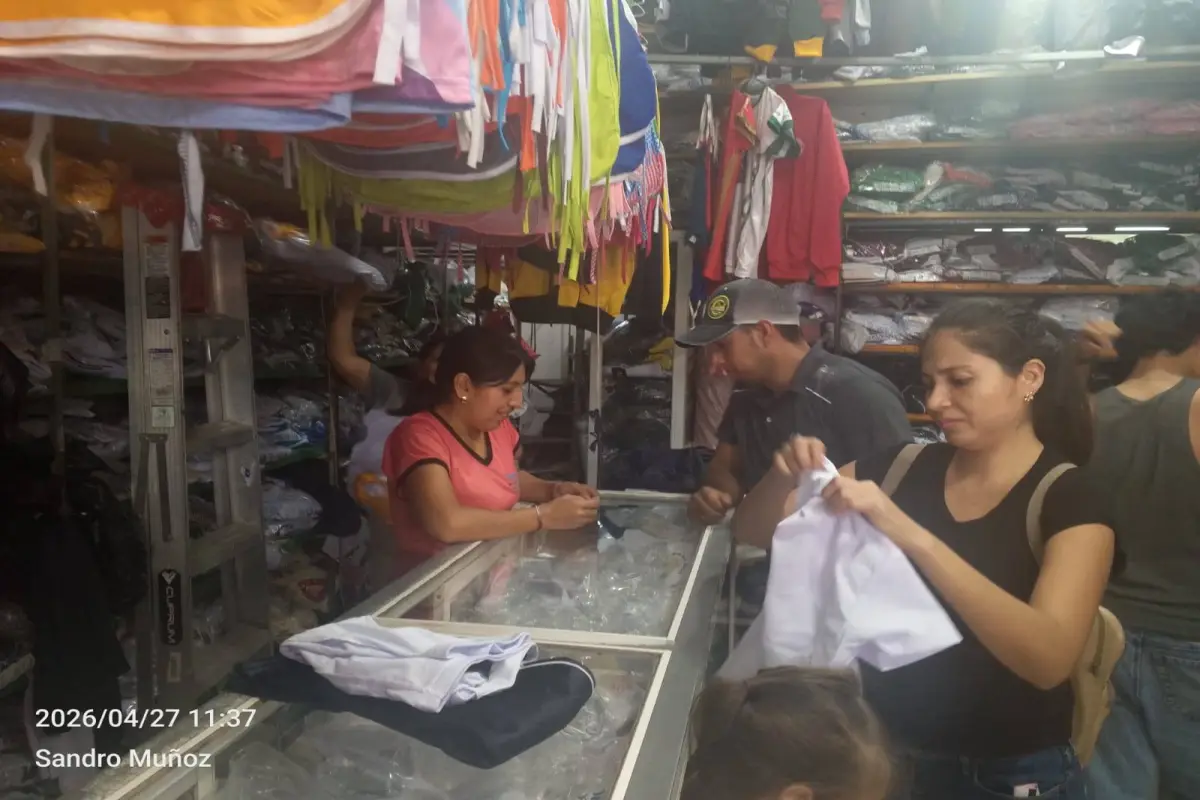 Venta de uniformes escolares en Portoviejo no repunta a días del inicio de clases, producción El Diario