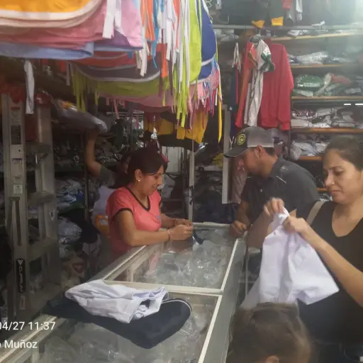 Venta de uniformes escolares en Portoviejo no repunta a días del inicio de clases