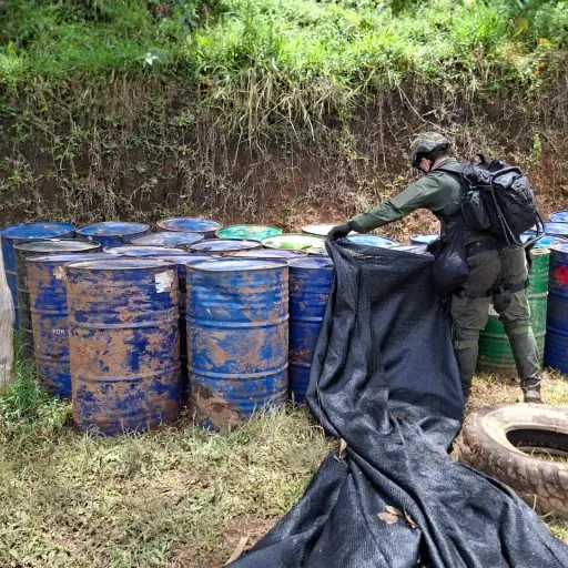 Policía de Ecuador y Colombia incauta droga y destruye infraestructura de narcotráfico