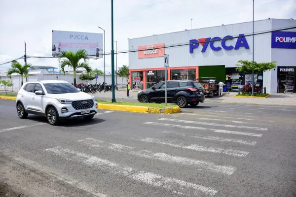 Peatones y transportistas reportan deterioro de la señalética horizontal en vías de Portoviejo ,producción El Diario