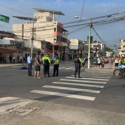 Tragedia en el centro de Machala: un peatón murió tras ser embestido por un bus