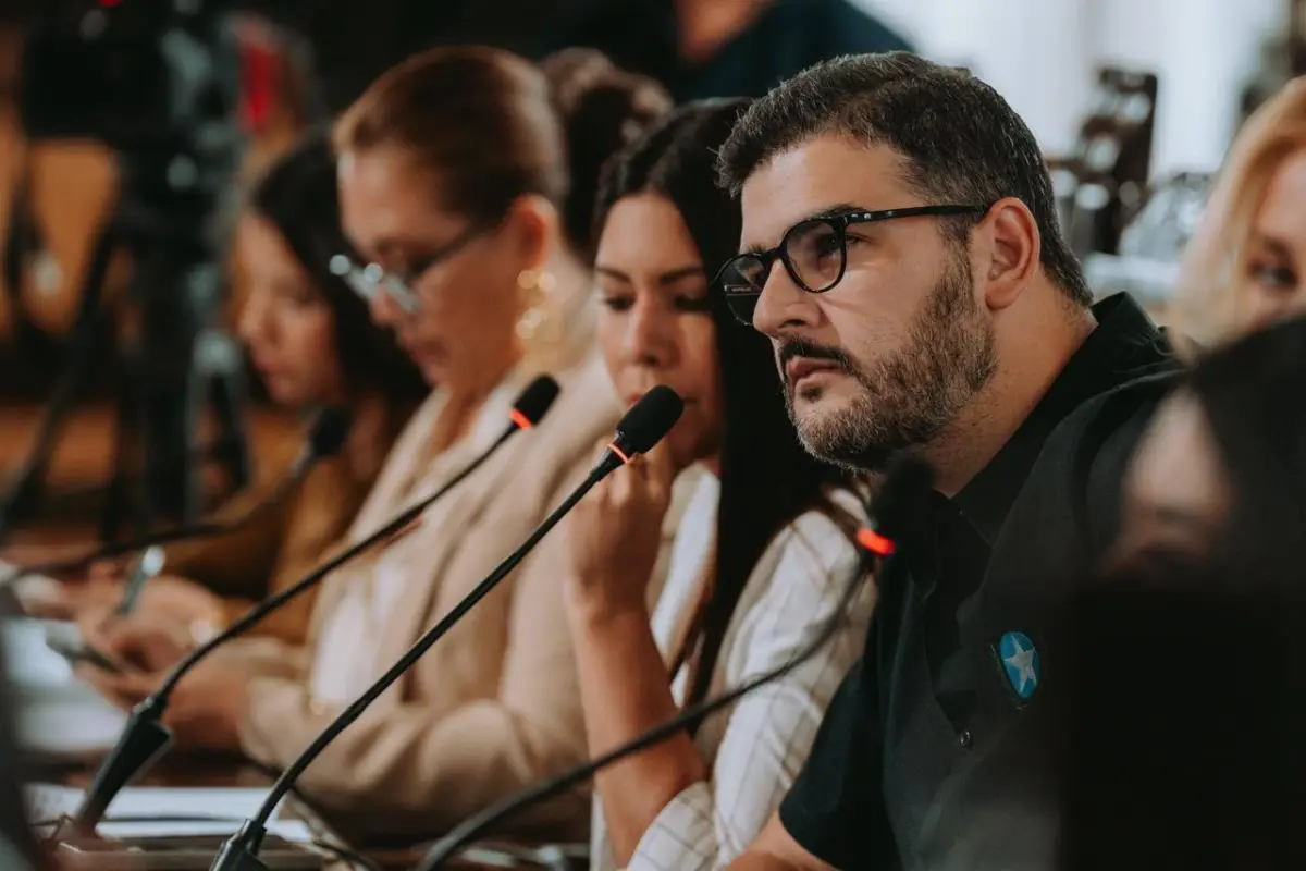 El alcalde de Guayaquil Aquiles Alvarez (d) durante una sesión de consejo. , X: @aquilesalvarez
