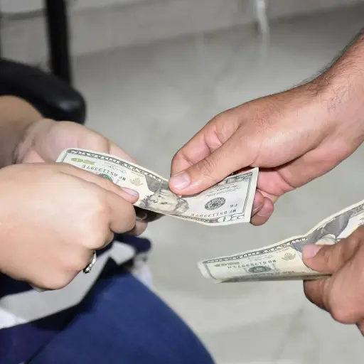Trabajo en feriado del 1 de mayo en Ecuador se paga con recargo del 100%